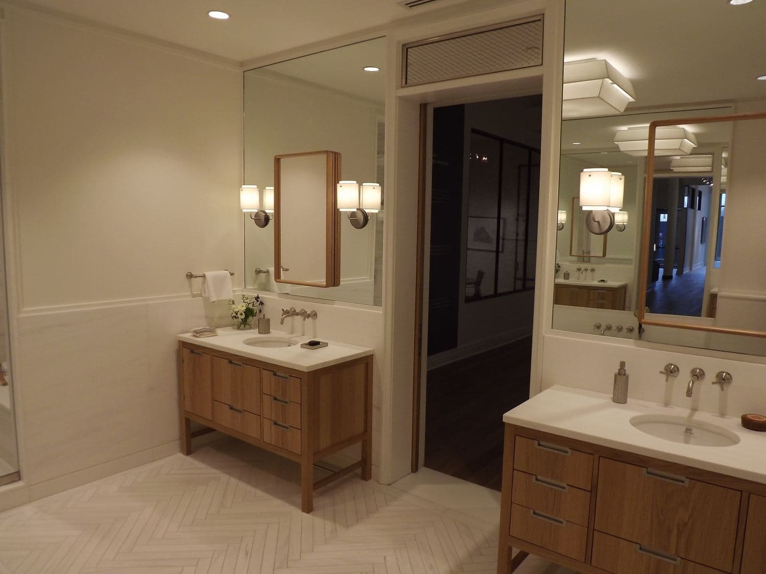 Ritz-Carlton Hotel — image 1
